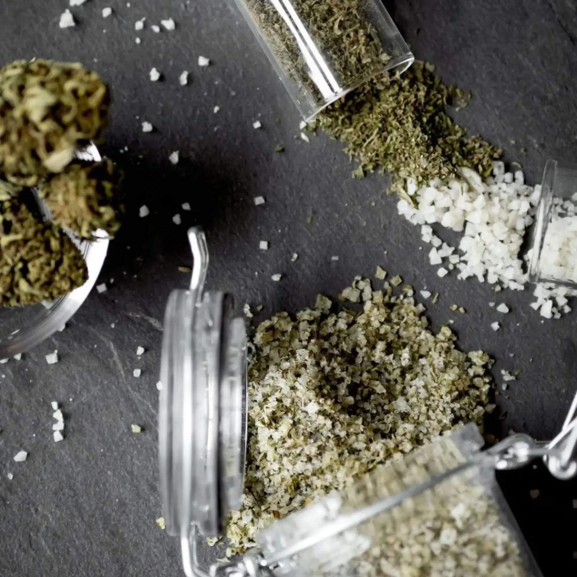 FLEUR DE SEL D'OLÉRON AU CHANVRE BIO les plantes de tomine